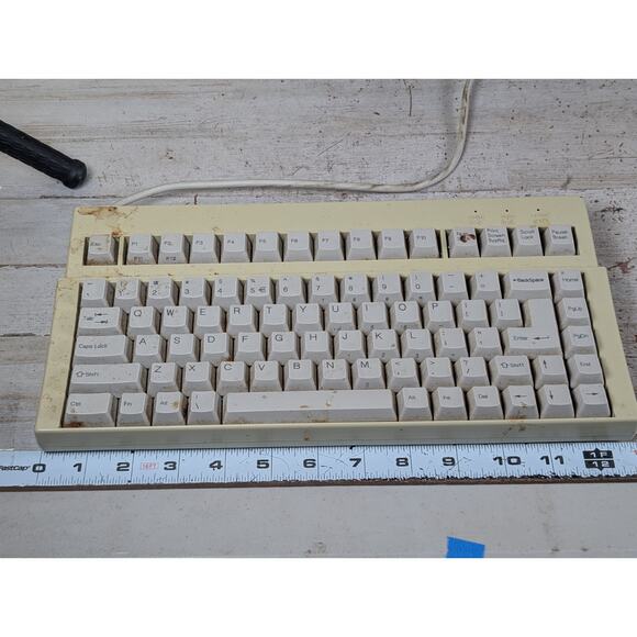 iOne Scorpius 83 Compact Keyboard PS/2 Beige Tested - Needs Cleaned Missing Foot - Picture 2 of 11